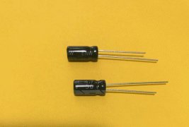 CAPACITOR ELETROLÍTICO 4,7 uf 50V